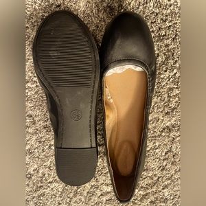 Universal Thread flats